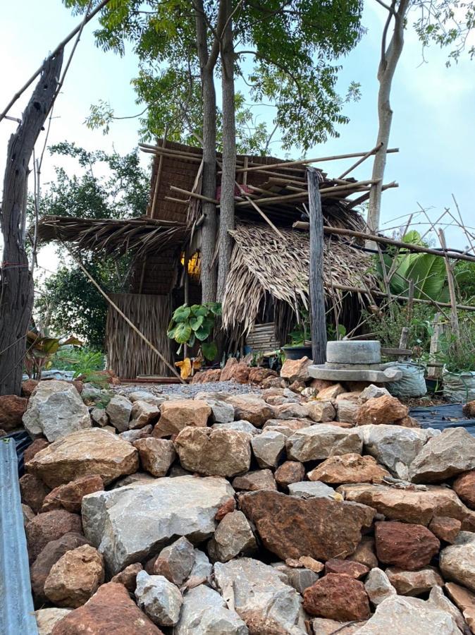 Hotel Royal Mountain Hut Ratchaburi Esterno foto