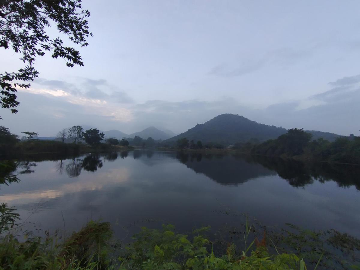 Hotel Royal Mountain Hut Ratchaburi Esterno foto
