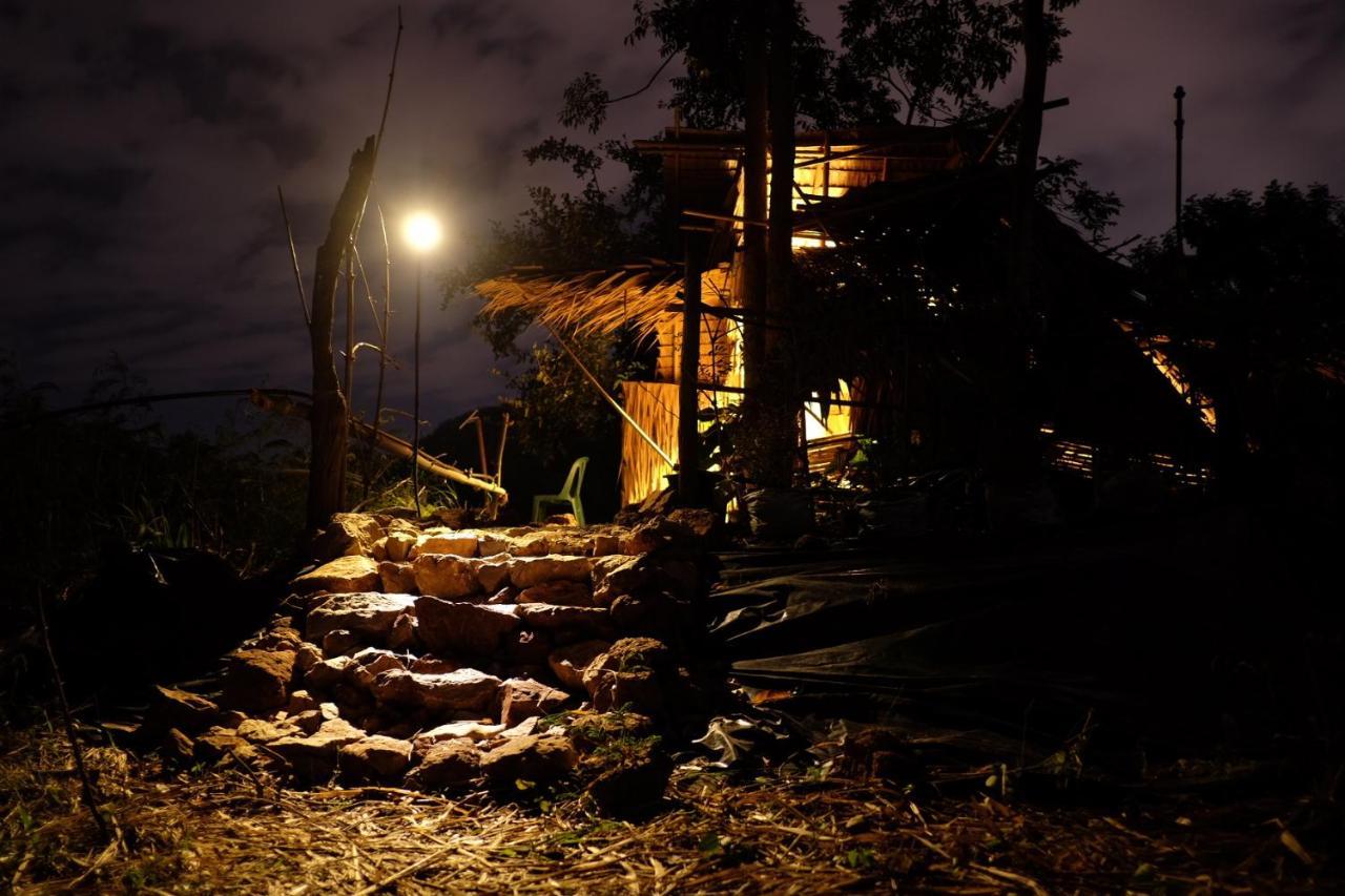 Hotel Royal Mountain Hut Ratchaburi Esterno foto