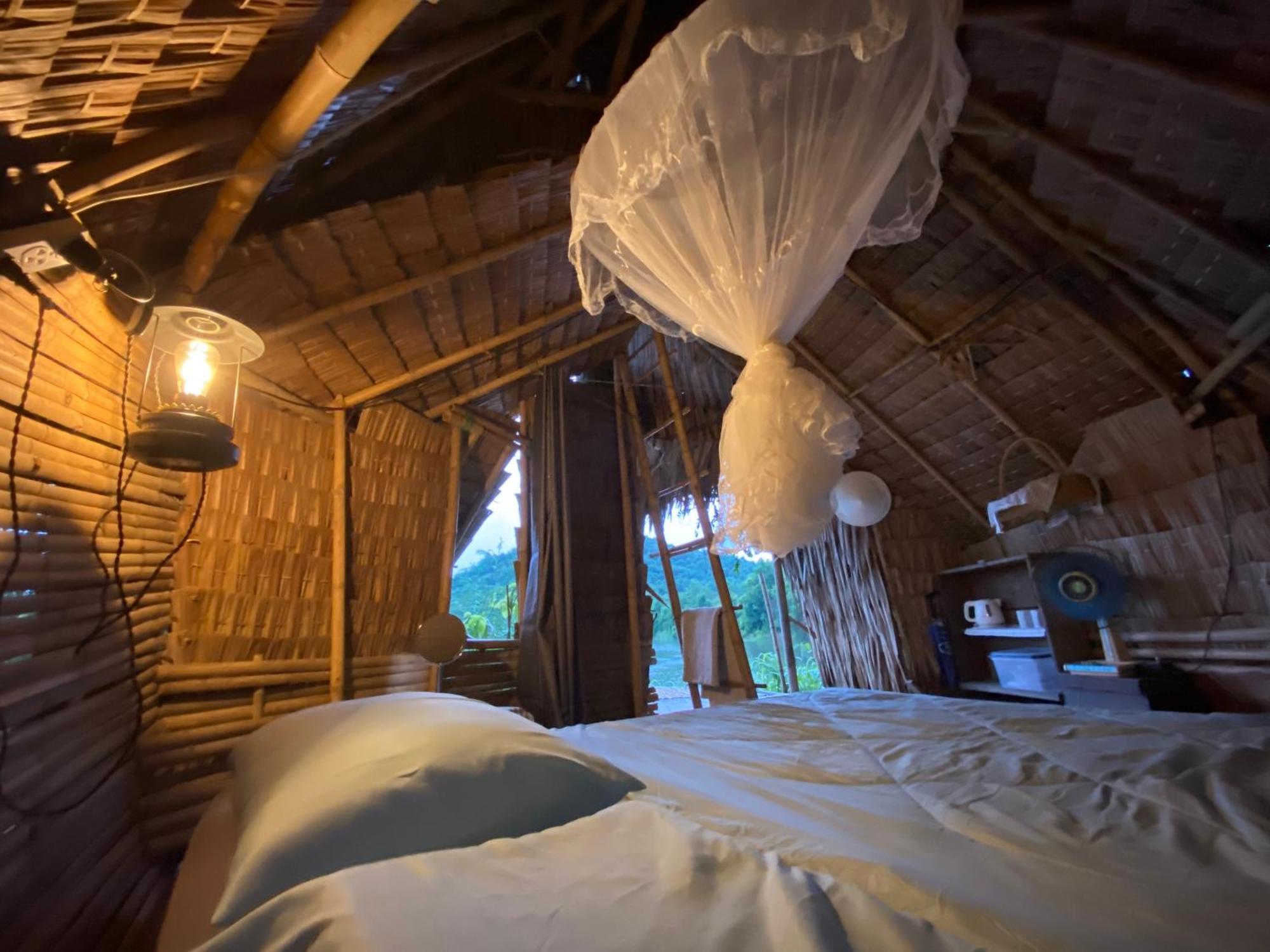 Hotel Royal Mountain Hut Ratchaburi Esterno foto