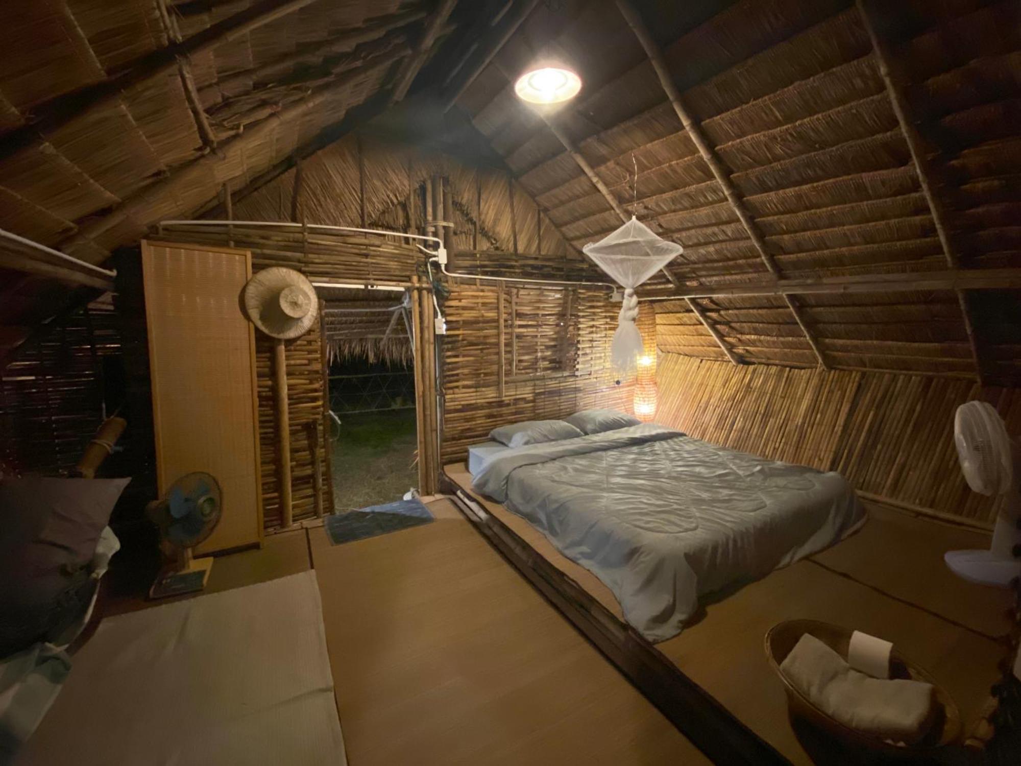 Hotel Royal Mountain Hut Ratchaburi Esterno foto