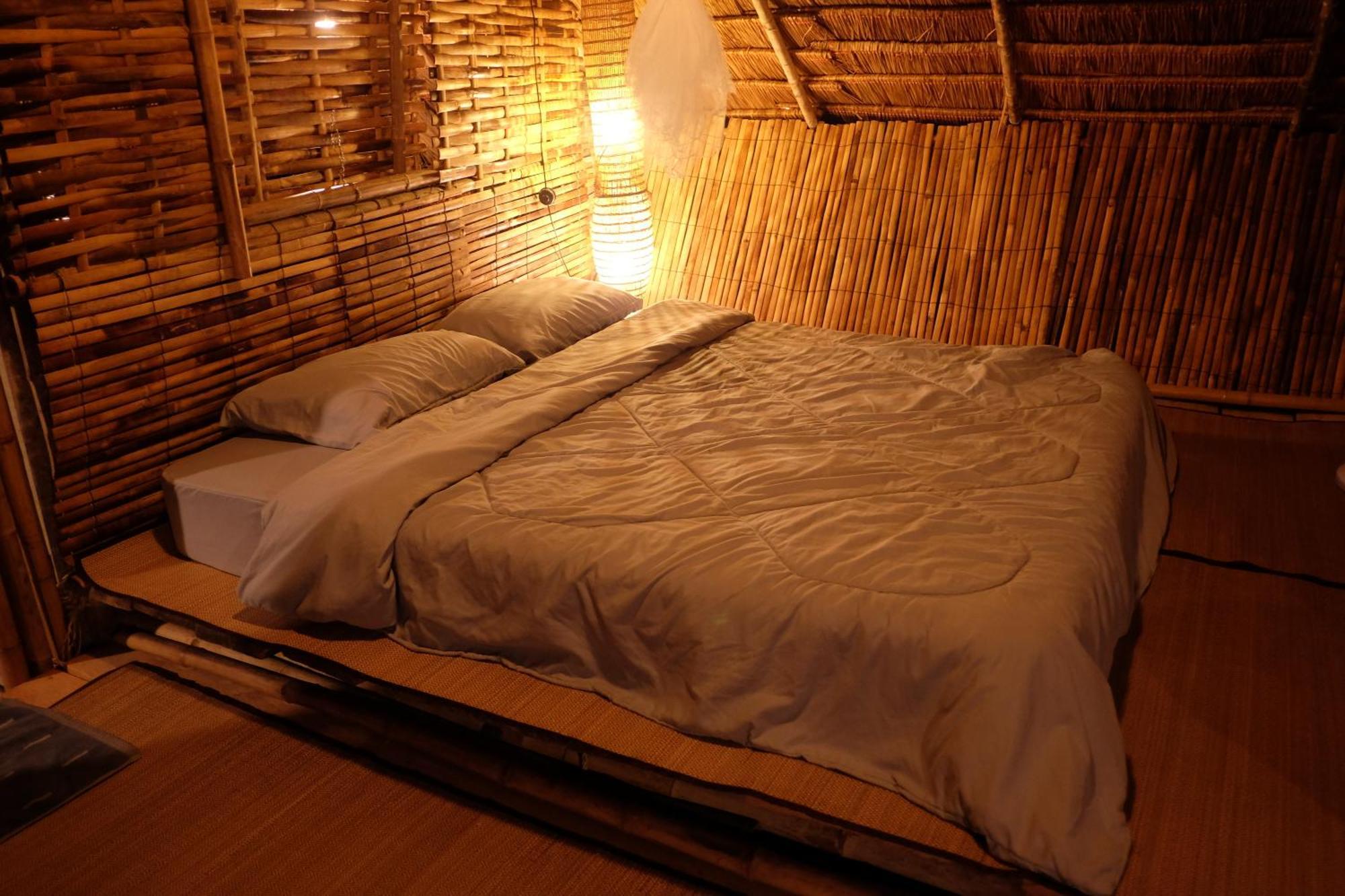 Hotel Royal Mountain Hut Ratchaburi Esterno foto