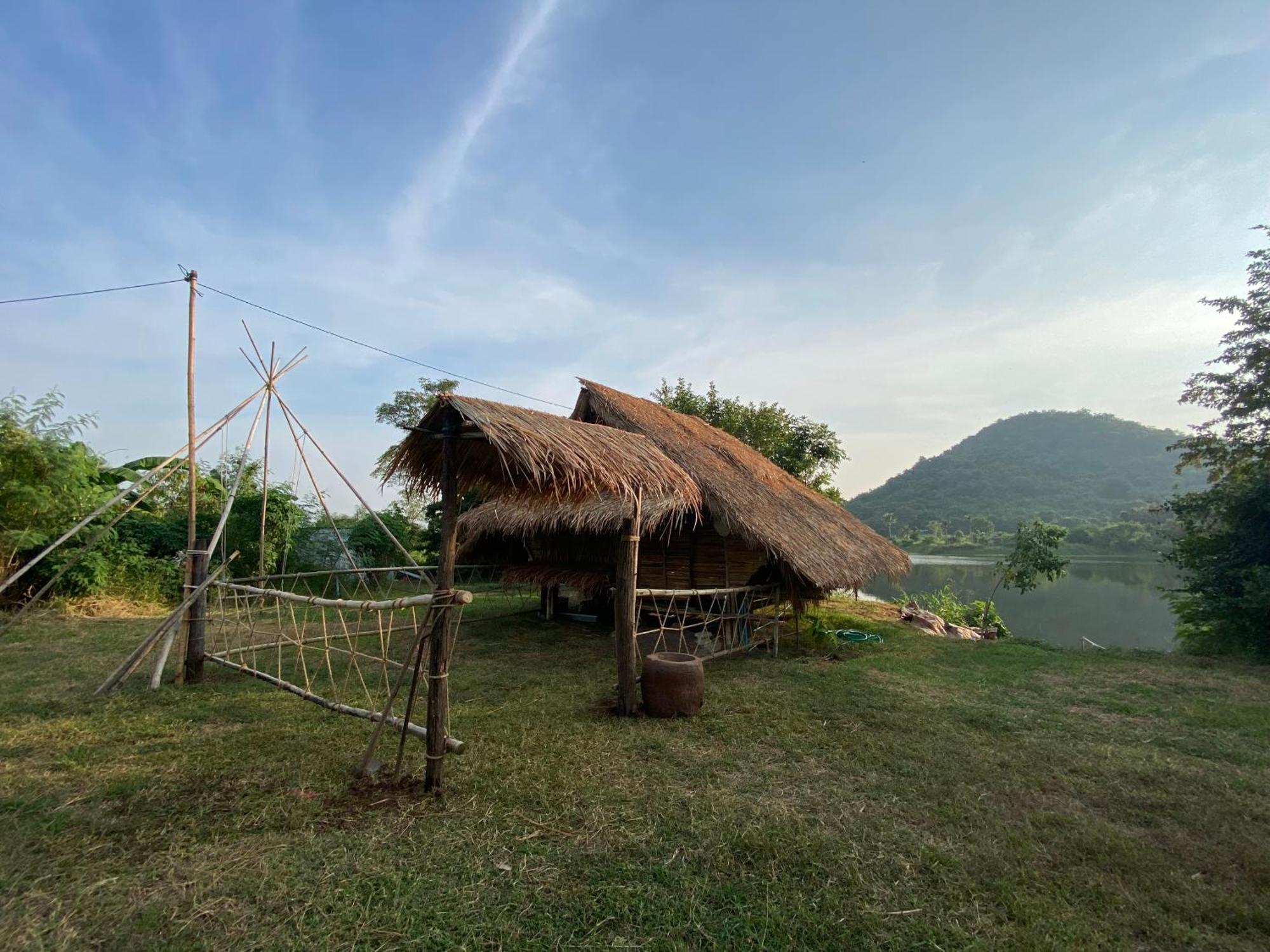 Hotel Royal Mountain Hut Ratchaburi Esterno foto