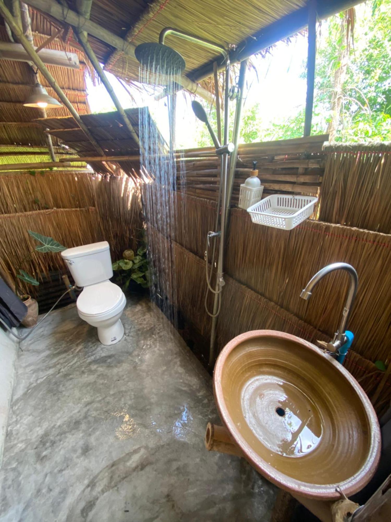 Hotel Royal Mountain Hut Ratchaburi Esterno foto